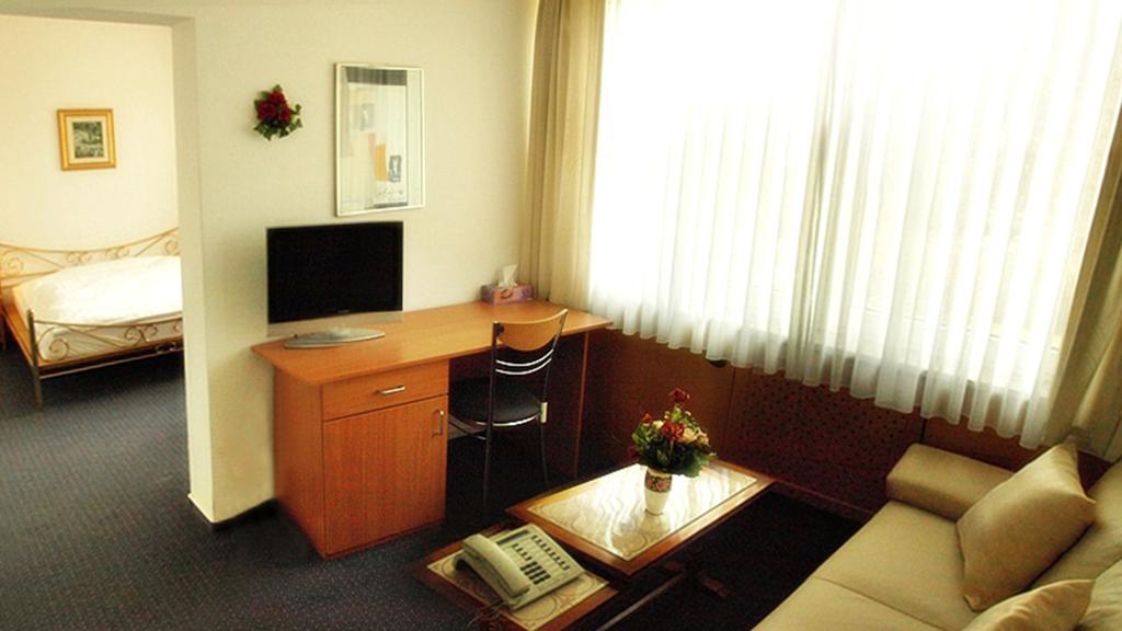 Buergerhaus Hotel Steinbach im Taunus Ruang foto