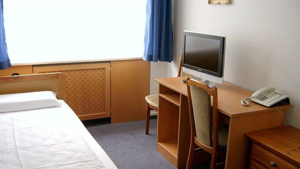 Buergerhaus Hotel Steinbach im Taunus Bagian luar foto
