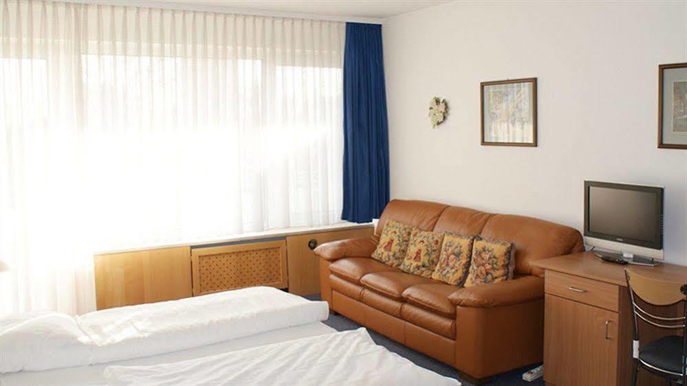 Buergerhaus Hotel Steinbach im Taunus Bagian luar foto